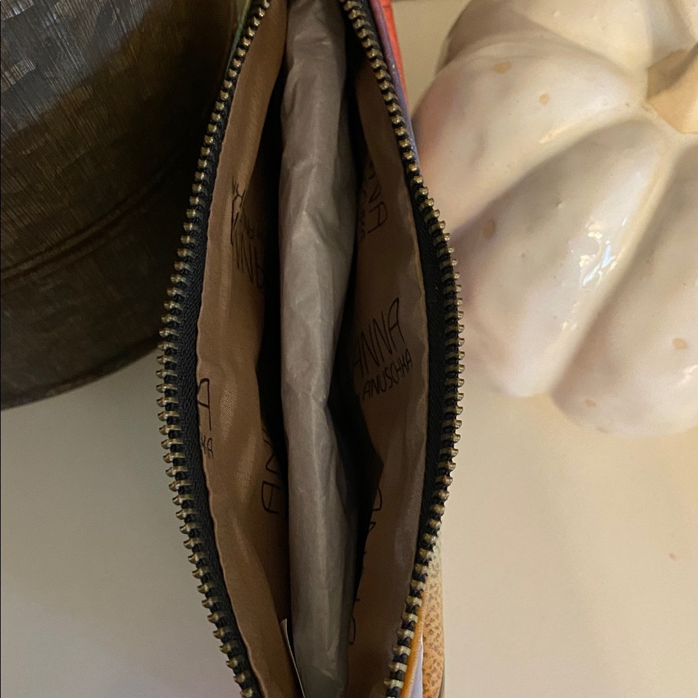 BNWT Anna by Anuschka handpainted leather Wristlet - Picture 8 of 9